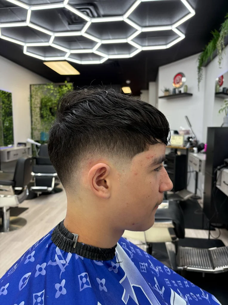 Fade et coiffure texturée