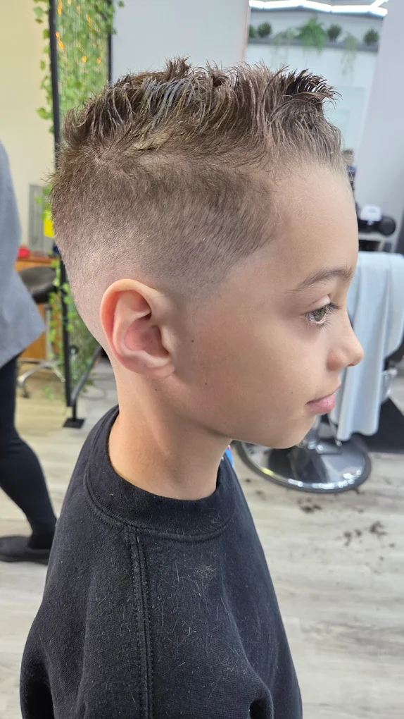 Coupe enfant style mohawk
